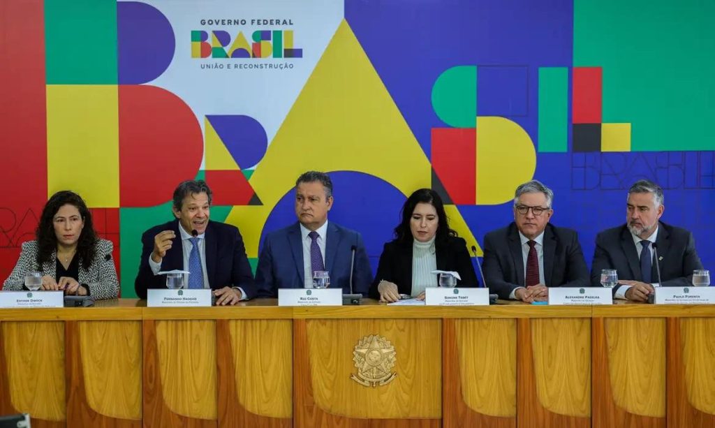 O pacote e a comunicação estratégica