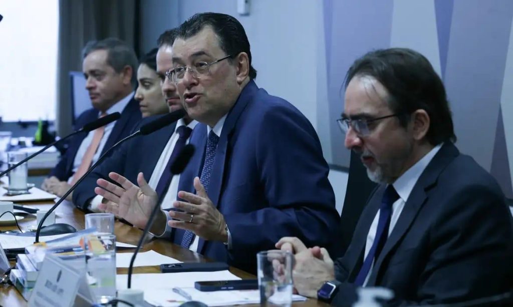 Isenção da CBS para o comércio da ZFM entra no relatório de Eduardo Braga
