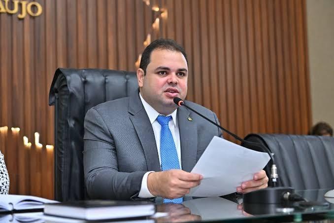 Cidade anuncia antecipação do 13º aos servidores da Aleam