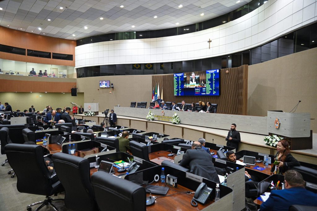 CMM aprova lei orçamentária de 2025 e alteração no plano plurianual