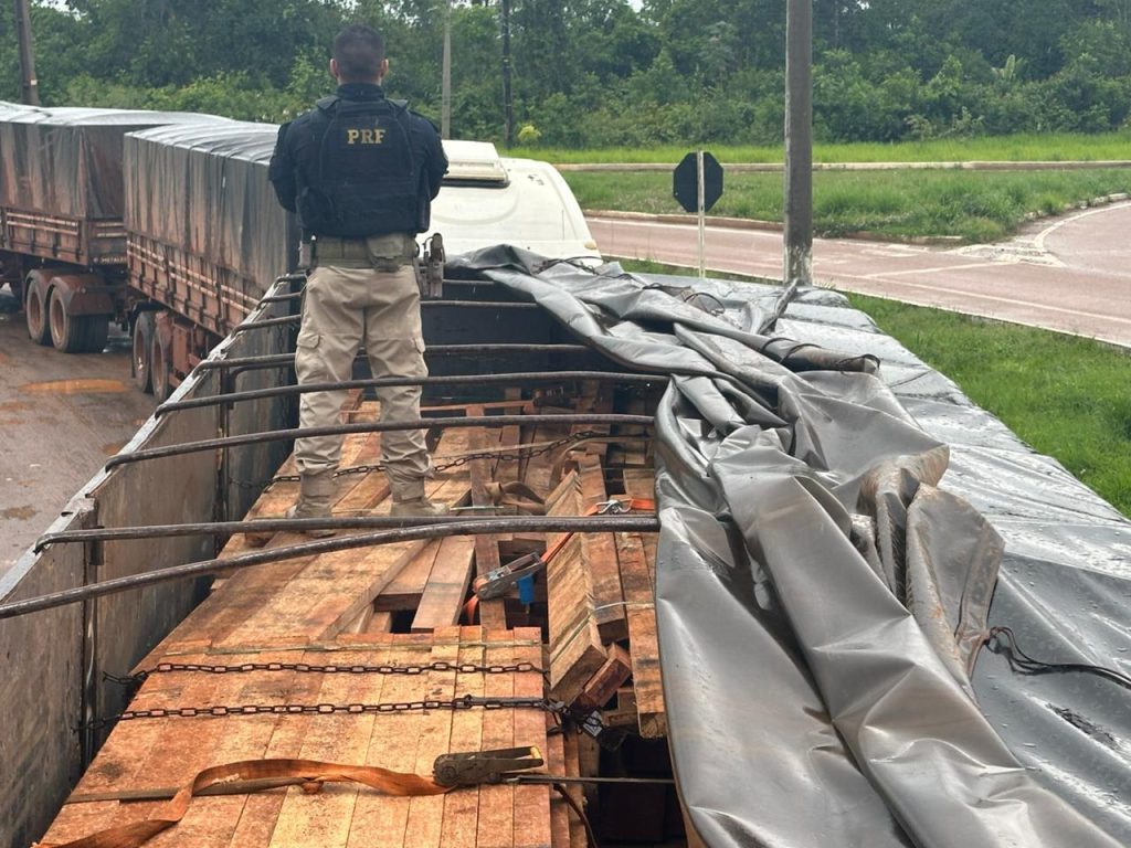 PRF recolhe cargas irregulares de madeira e carvão no Sul do Amazonas