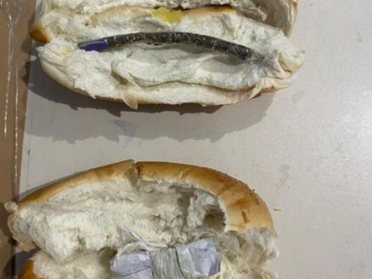 Homem é preso após levar pão recheado com drogas para presos