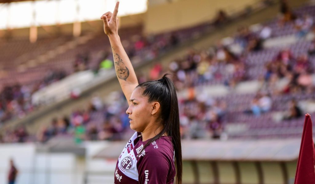 ‘Ano que vem é só trabalhar mais’, diz atleta Micaelly Brazil