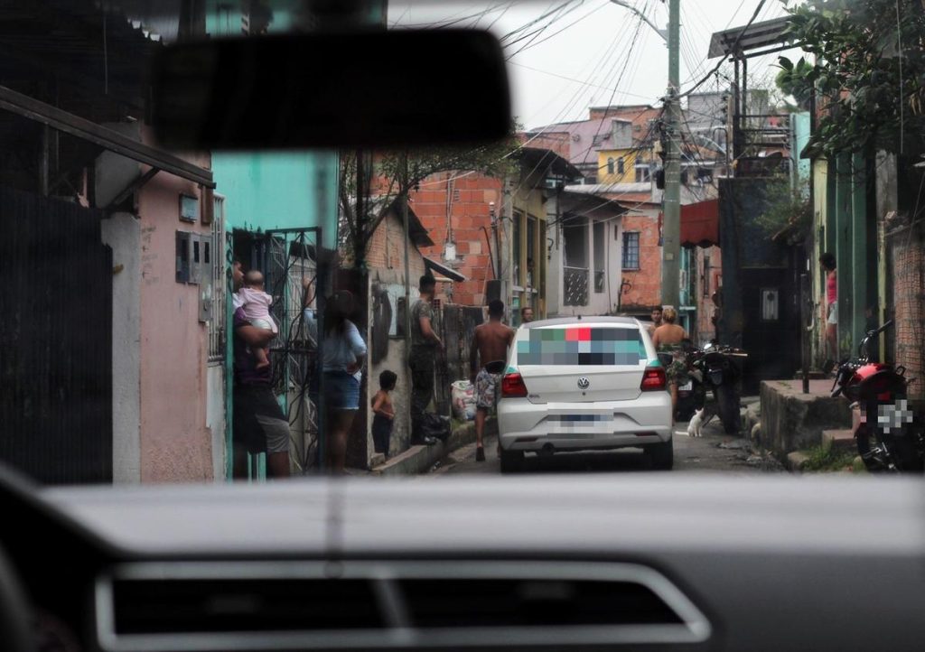 Motocicleta sem placa gera perseguição e prisão de foragido no Coroado
