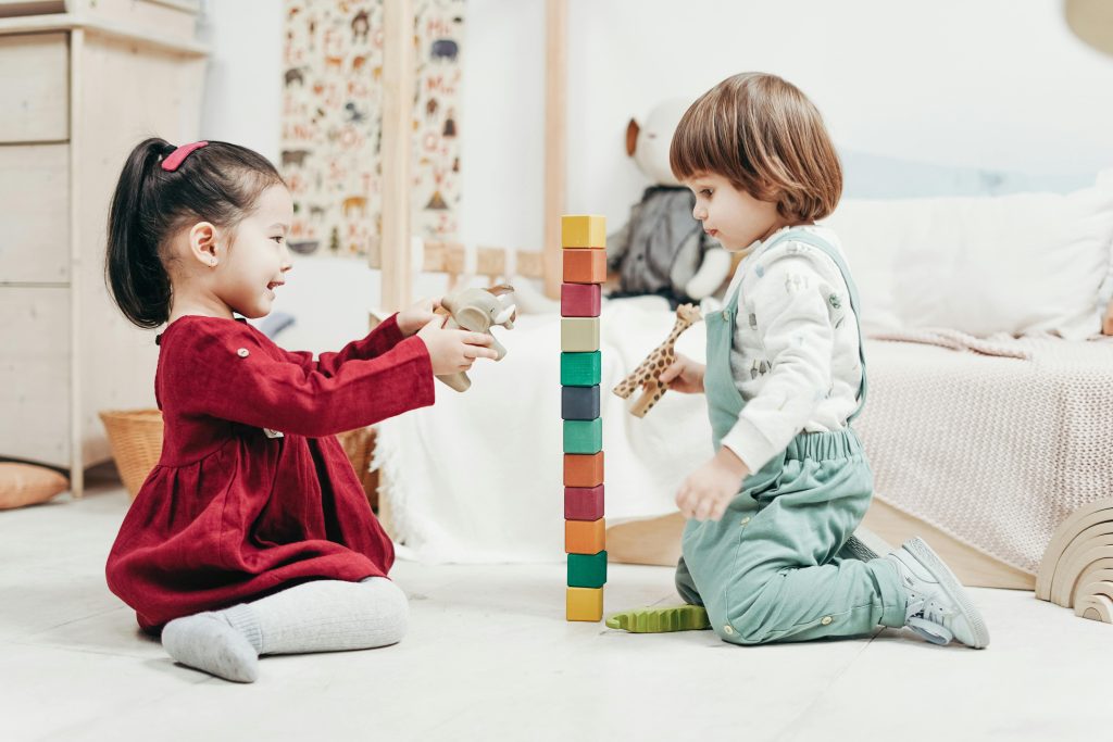 Dicas de qual brinquedo dar para uma criança de 2 anos