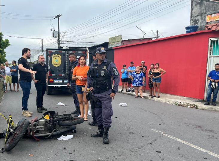 Motociclista embriagado e sem capacete colide com moto de app e morre