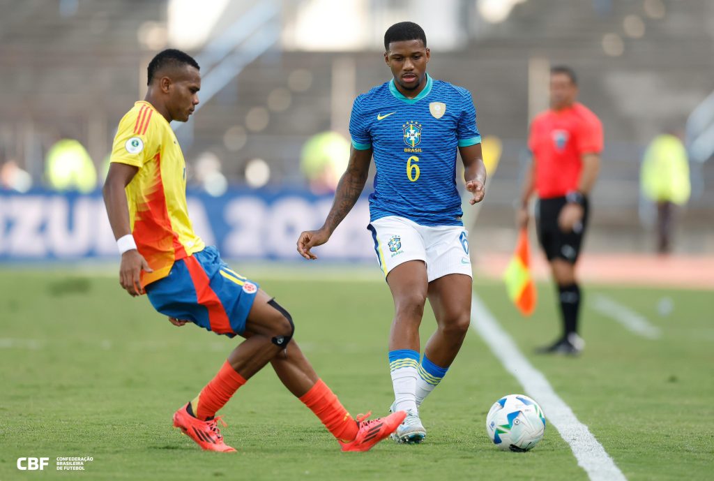 Leandrinho comemora vitória, sem gols sofridos, sobre a Colômbia