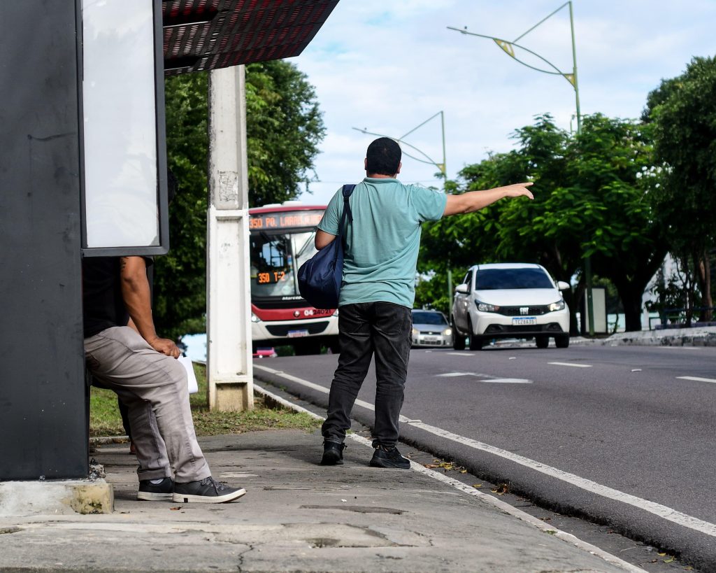 Passagem de ônibus a R$5 passa a valer a partir deste sábado (15)