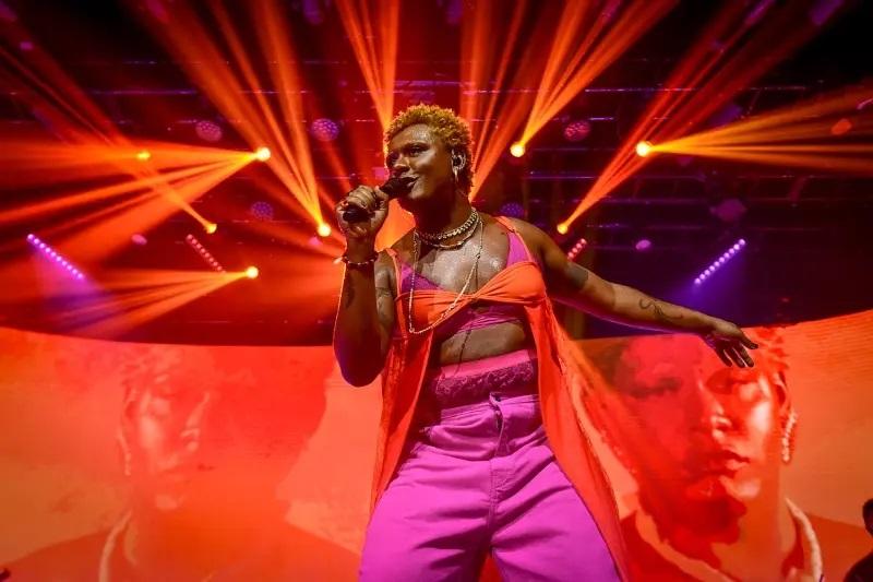 Liniker anuncia show em Manaus com a turnê Caju