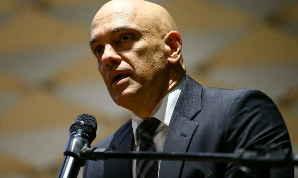 Alexandre de Moraes manda suspender rede social Rumble no Brasil