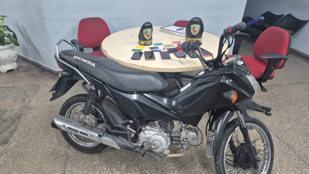 Assaltante é preso após roubo de celulares no bairro Cidade de Deus