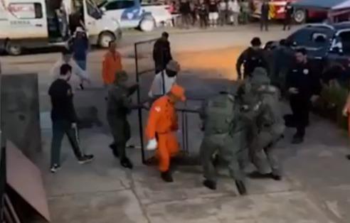 Onça-pintada é encontrada em Praça de Novo Airão