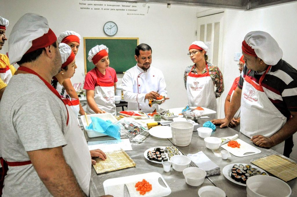 Chef Kacius Dutra retorna a Manaus com aula prática de culinária japonesa