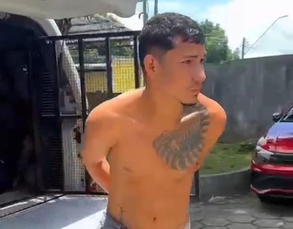 Traficante se esconde em teto de casa e cai em cima da polícia