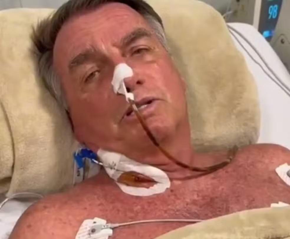 Bolsonaro é operado em Brasília por obstrução intestinal