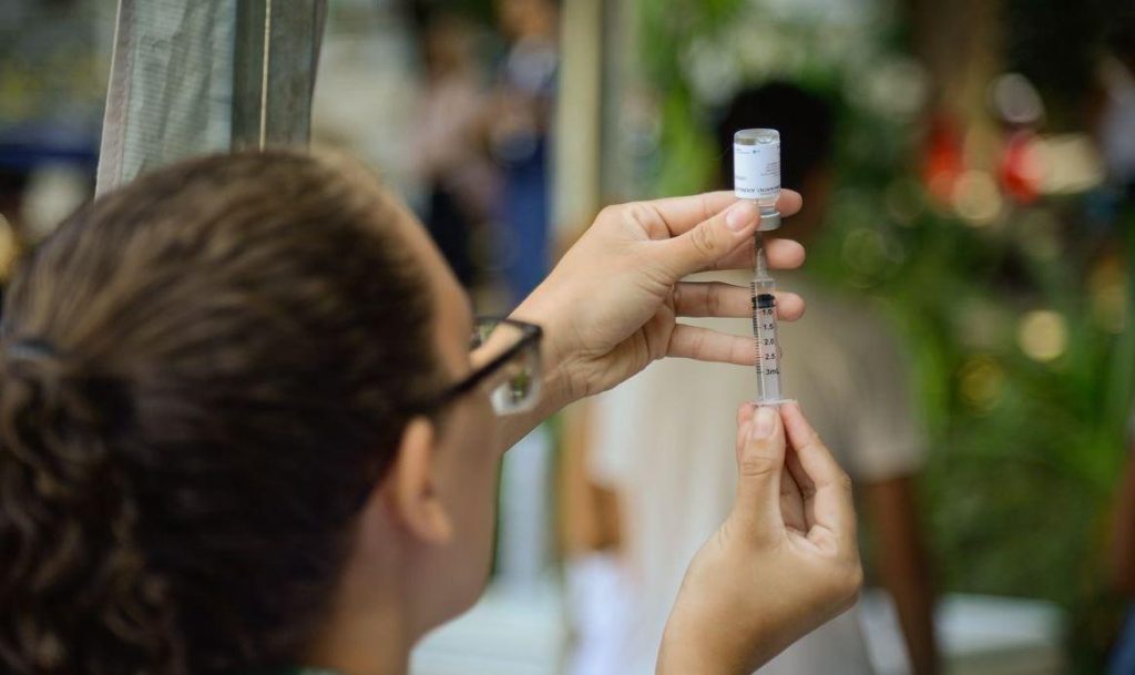 Vacinação nas escolas começa nesta segunda-feira