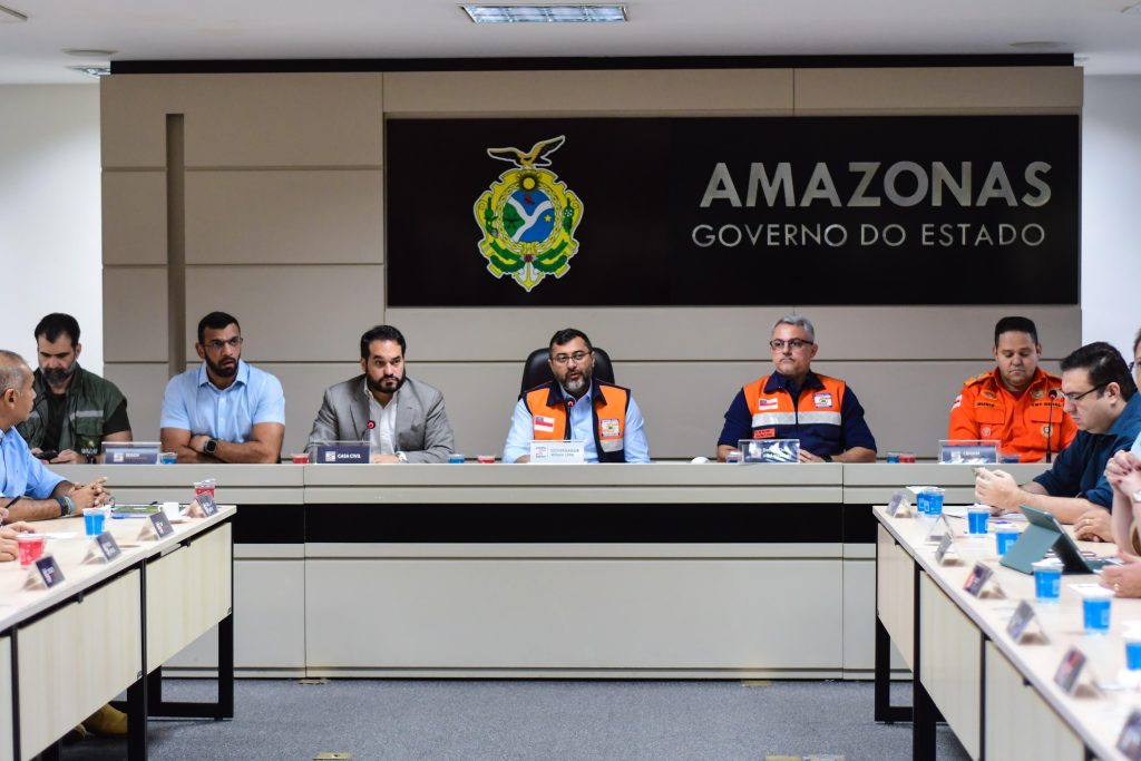 Cheia no Amazonas pode atingir 92 mil pessoas; governo envia alimentos e kits sáude