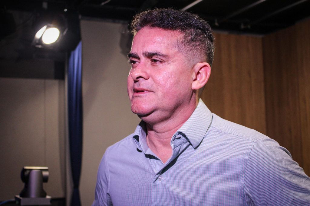David incendeia tabuleiro