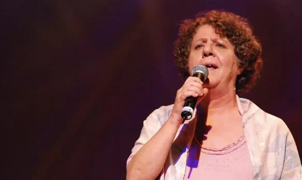 Morre a cantora e compositora Cristina Buarque