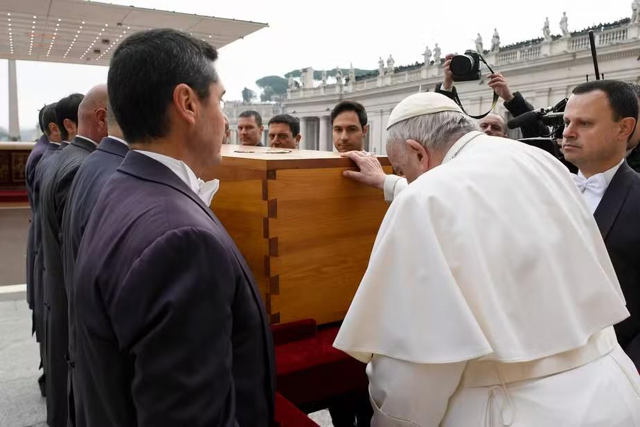 Do luto à comemoração: confira as etapas do funeral do Papa Francisco