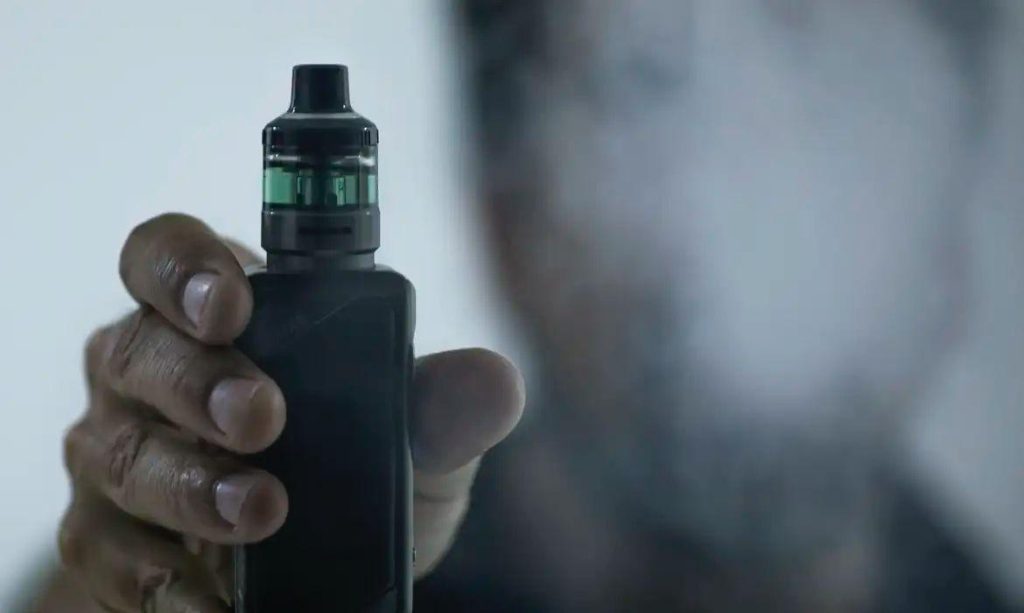 Plataformas devem remover propagandas de cigarros eletrônicos