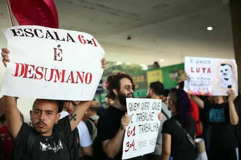 Trabalho e mais trabalho