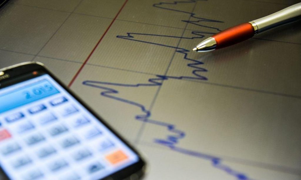Alta da Selic para 14,75% acende alerta em comércio e indústria