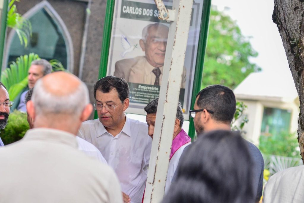 Carlos Braga, pai do senador Eduardo Braga, é enterrado em Manaus