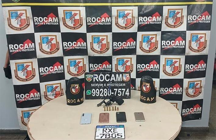 Dupla é presa com arma e moto roubada no bairro Zumbi dos Palmares