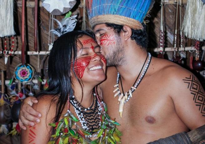 Carioca e indígena amazonense vivem união que superou preconceitos e fronteiras