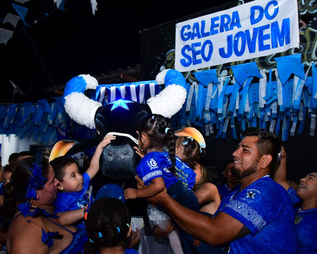 Noite do Boi de Rua marca reencontro do Caprichoso com suas raízes