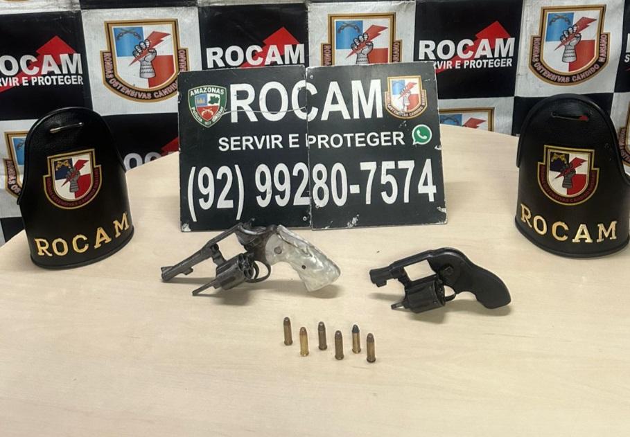 Criminosos fogem da polícia e abandonam revólveres e munições