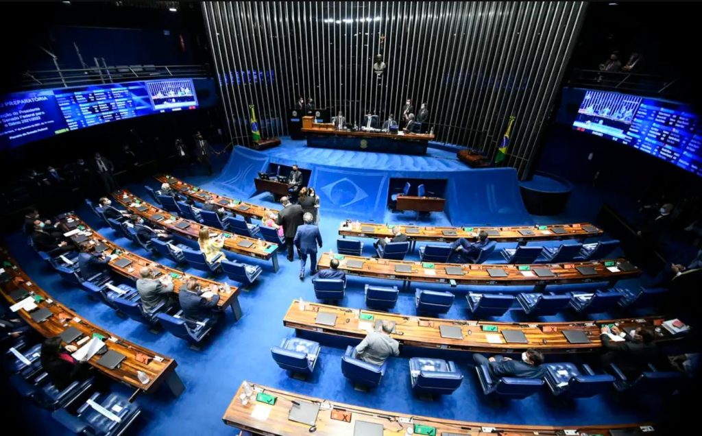 Corrida antecipada pelo Senado tem seis concorrentes no Amazonas