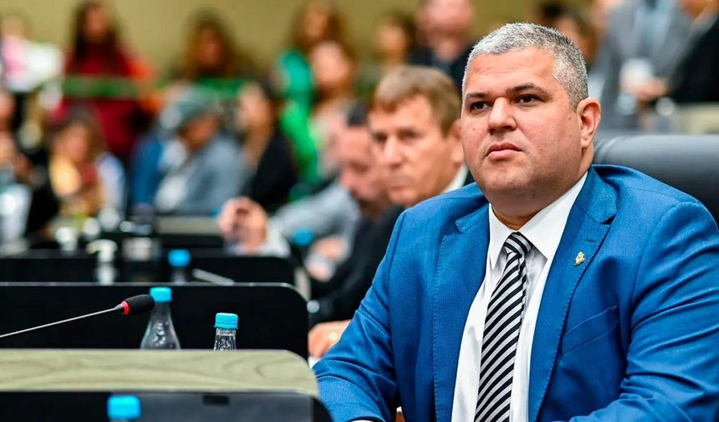 TRE-AM anula votos de partido e cassa mandato do vereador Elan Alencar