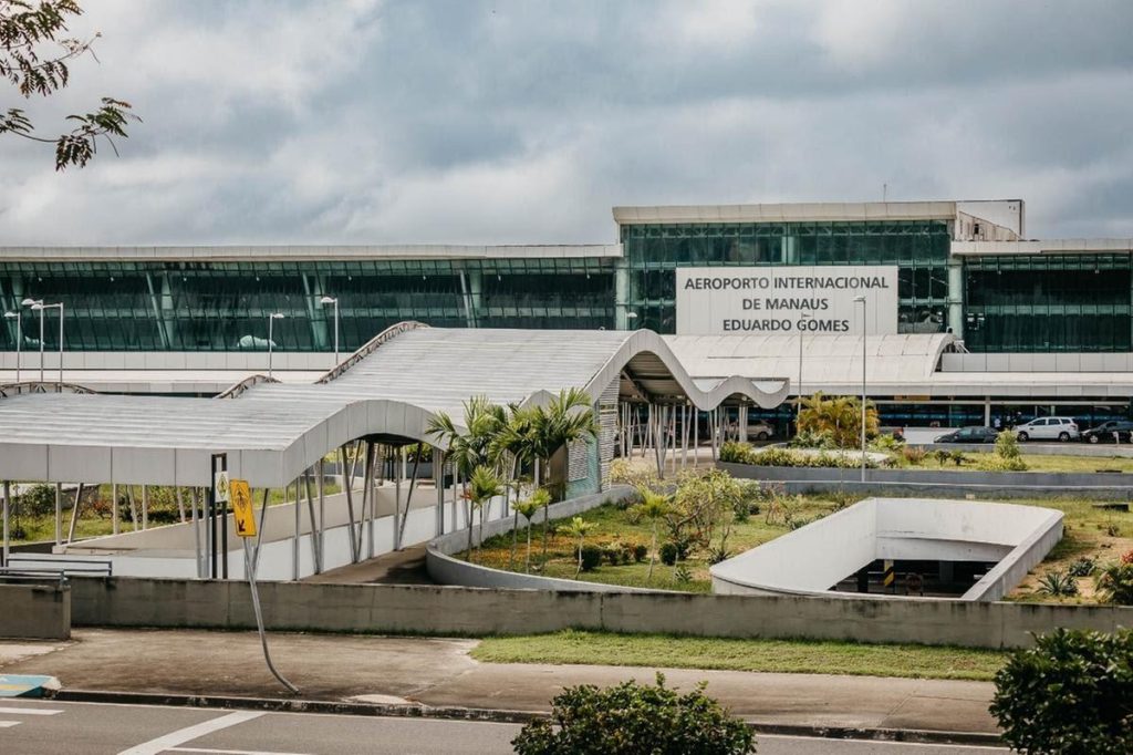 Cinco voos tem rota alterada devido mau tempo em Manaus