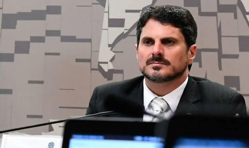 Moraes determina bloqueio de contas do senador Marcos do Val