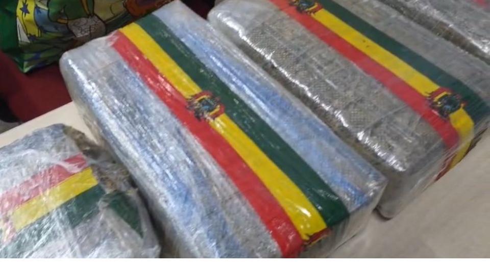 Casal é preso por tráfico de drogas no Coroado