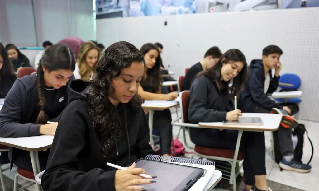 Fies 2025: divulgada lista de espera do segundo semestre