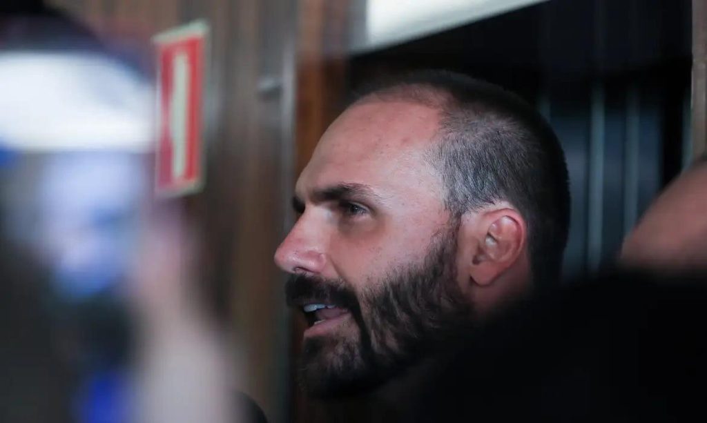 TCU recomenda que Câmara investigue gastos de Eduardo Bolsonaro