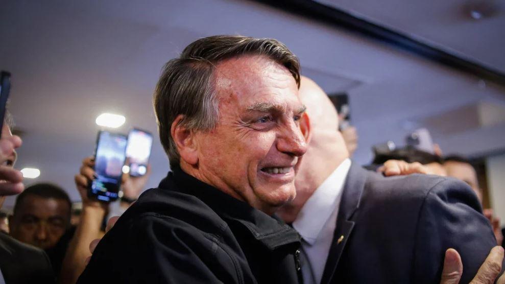 Bolsonaristas fazem Pix para ex-presidente