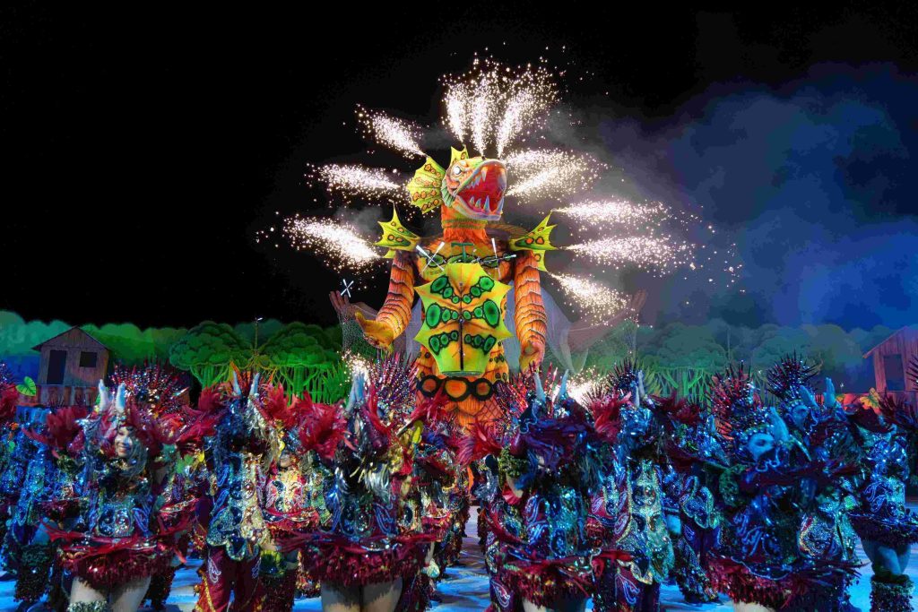 Cores, tecnologia e balé aéreo marcam espetáculo da ciranda Tradicional
