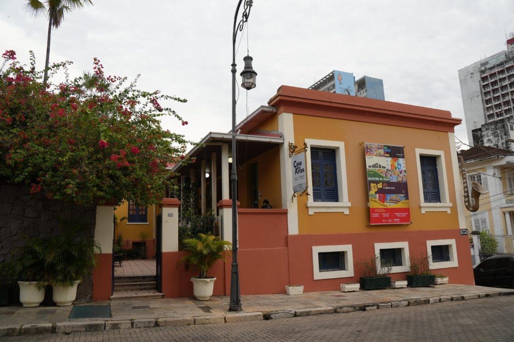 Casa das Artes reabre com novas mostras e mural em homenagem a compositor amazonense