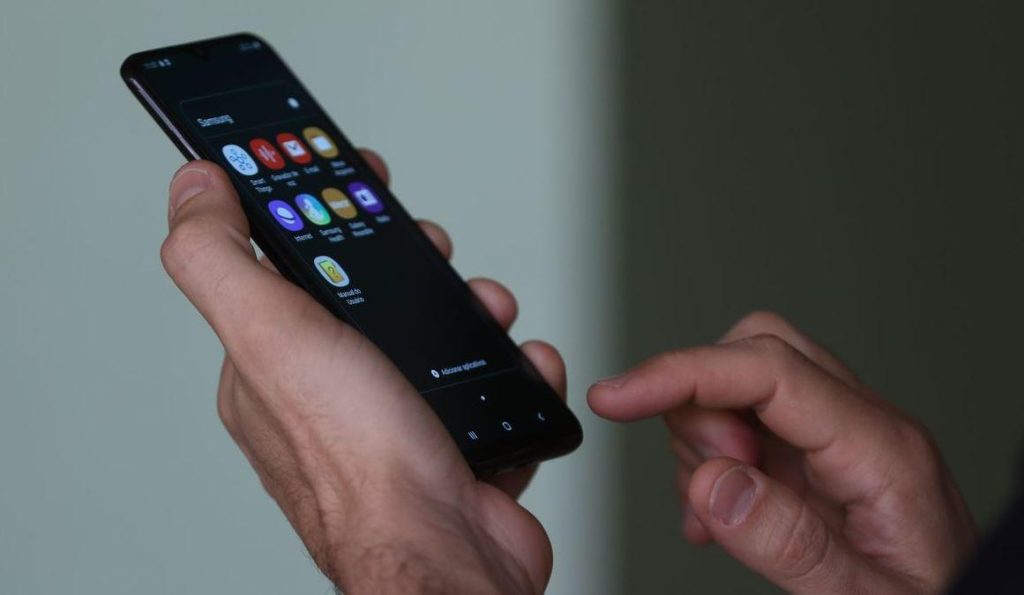 Pesquisa mostra avanço em salas de aula com proibição de celulares