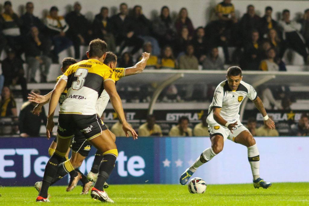 Amazonas recebe o Criciúma nesta terça-feira no Carlos Zamith