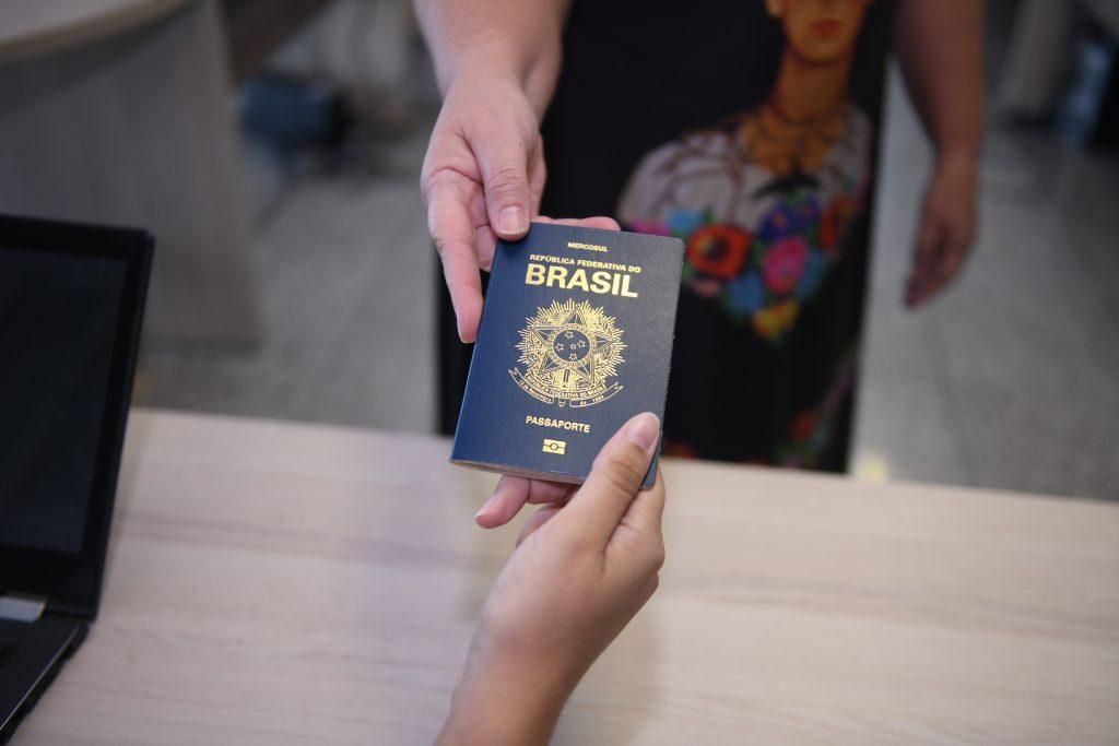 PF pode interromper emissão de passaporte por falta de verba