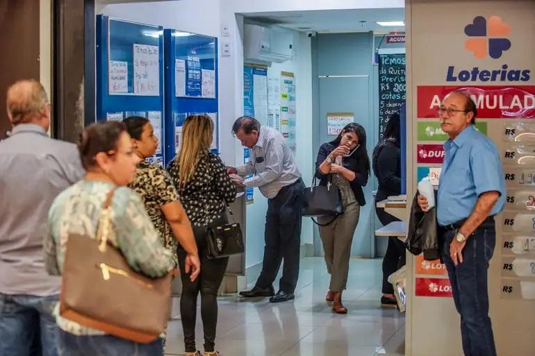 Mega-Sena acumulada sorteia R$ 55 milhões neste sábado