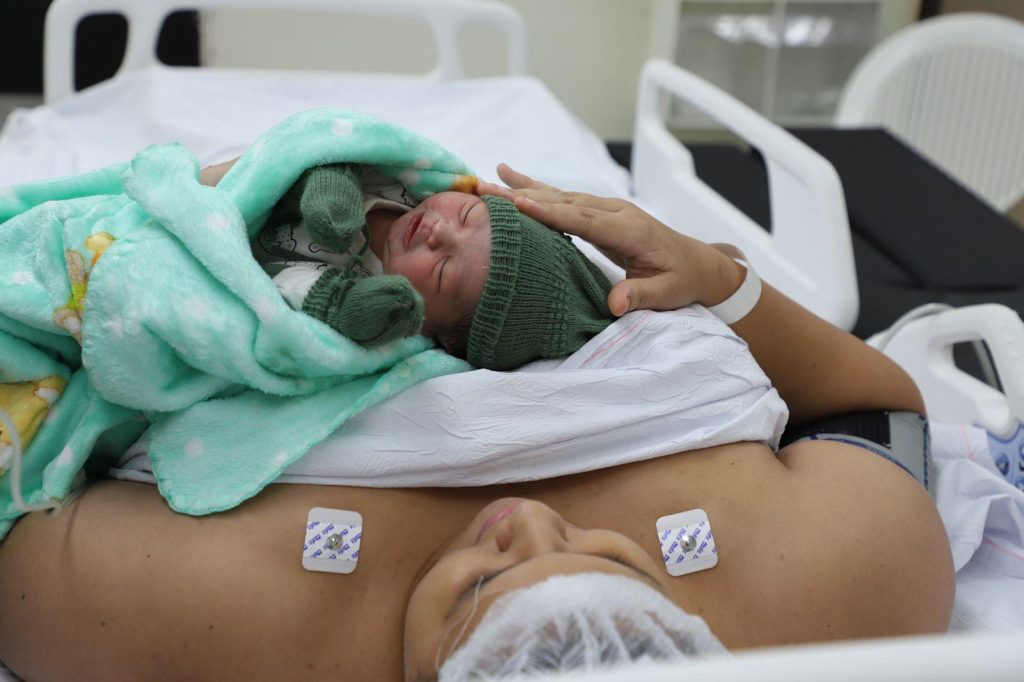 Primeiro bebê de 2026 nasce na rede estadual de saúde do Amazonas