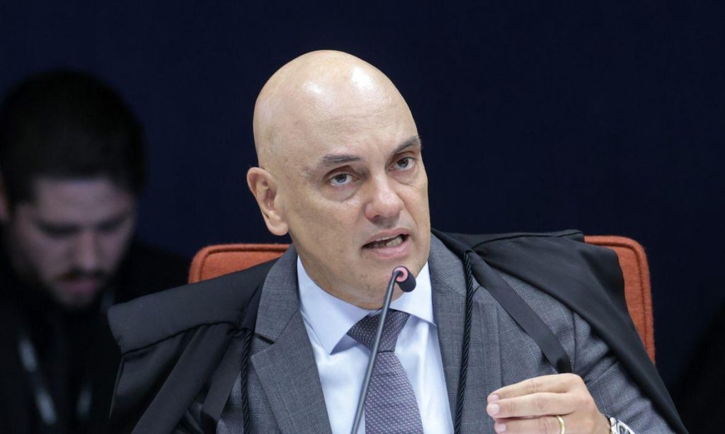 Moraes nega prisão domiciliar e mantém Bolsonaro preso na PF