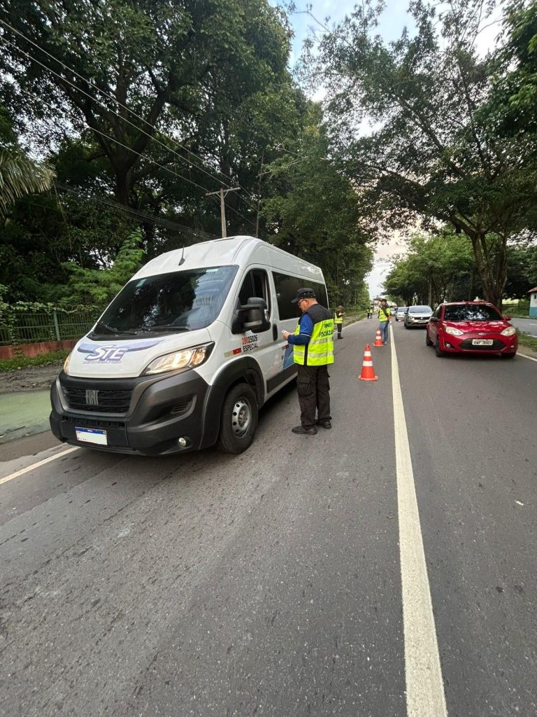 Operação combate transporte clandestino em Manaus