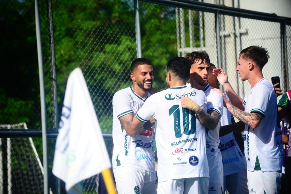 Manaus vence Manauara e é o único time com 100% de aproveitamento no Barezão Sicredi